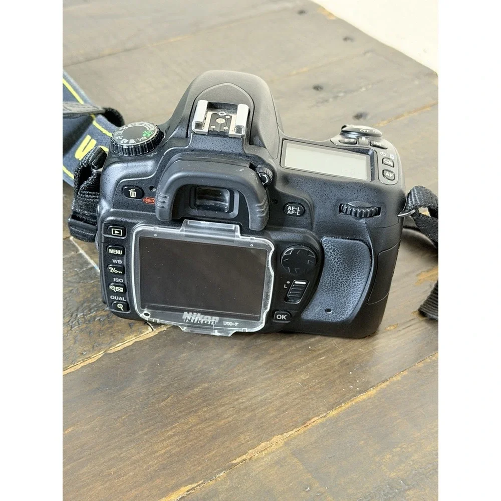 Nikon D80 10.2MP DSLR Digital Camera Body ERR + 3 Batteries With Charger + Bag